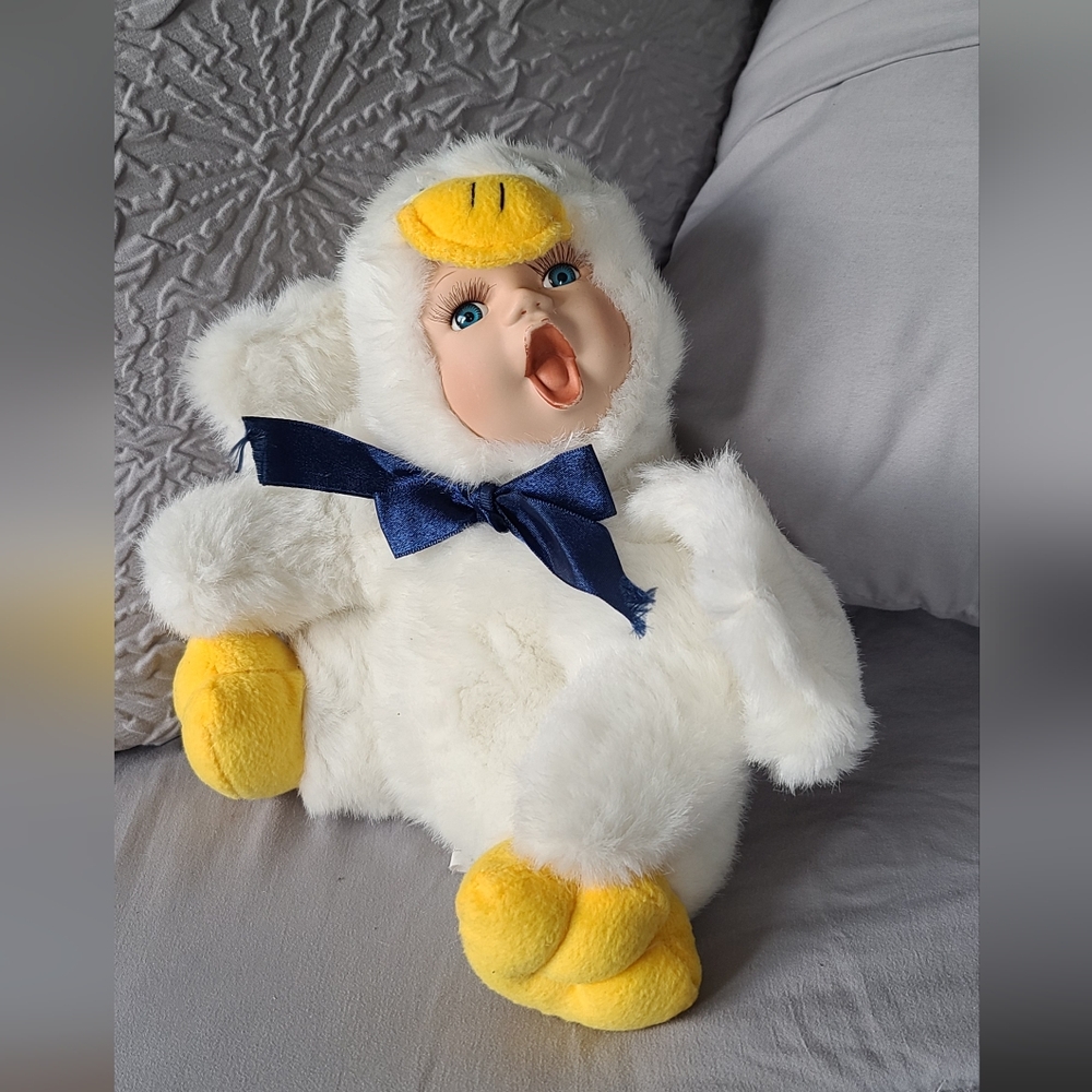 2000 Geppeddo Cuddle Kids Dominique Duck Baby Doll Porcelain Face Plush 9"